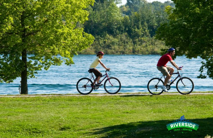Riverside-trail-couple